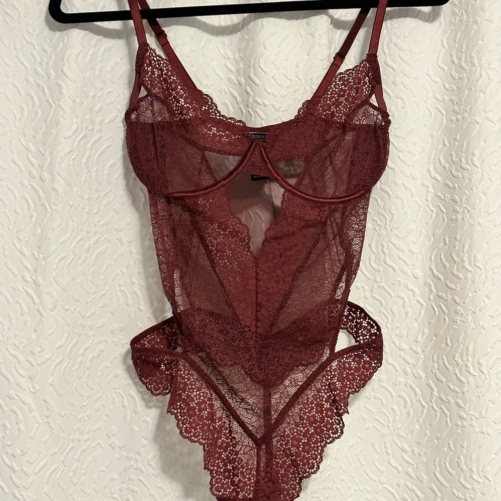 VS Embroidered Cutout Teddy - Picture 8 of 8